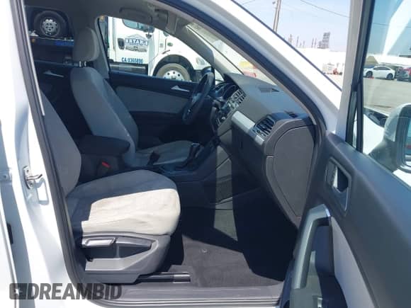 2019 Volkswagen Tiguan S с VIN 3VV1B7AX1KM101407, выставлен на аукционе IAAI как лот 42032761 с пробегом 51 868 миль миль и . История ставок и продаж доступна на DreamBid. Изображение 5.