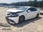 2023 Toyota Camry SE z VIN 4T1G11AK8PU740718, wystawiony jako Copart lot #80496065 z przebiegiem 41 903 mil mil oraz Szkoda całkowita • Salvage title. Historia ofert i sprzedaży dostępna na DreamBid. Obrazek 1.