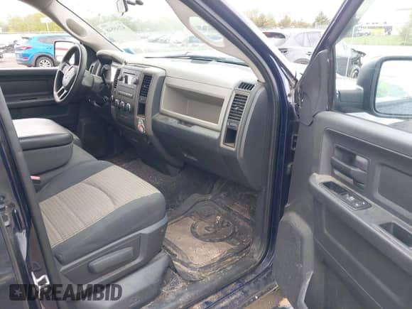 2012 Ram 1500 Express z VIN 1C6RD7FT0CS345213, wystawiony jako IAAI lot #42149548 z przebiegiem 155 464 mil mil oraz . Historia ofert i sprzedaży dostępna na DreamBid. Obrazek 5.