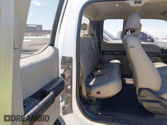 2019 Ford F-250 XL z VIN 1FT7X2B69KED14002, wystawiony jako IAAI lot #43143391 z przebiegiem 174 499 mil mil oraz . Historia ofert i sprzedaży dostępna na DreamBid. Obrazek 8.