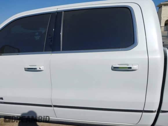 2020 Ram 1500 Limited z VIN 1C6SRFHT8LN190922, wystawiony jako IAAI lot #41961670 z przebiegiem 120 100 mil mil oraz . Historia ofert i sprzedaży dostępna na DreamBid. Obrazek 14.