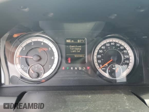 2019 Ram 1500 Express z VIN 1C6RR6KT5KS514898, wystawiony jako Copart lot #58142285 z przebiegiem 90 038 mil mil oraz Szkoda całkowita • Salvage title. Historia ofert i sprzedaży dostępna na DreamBid. Obrazek 9.