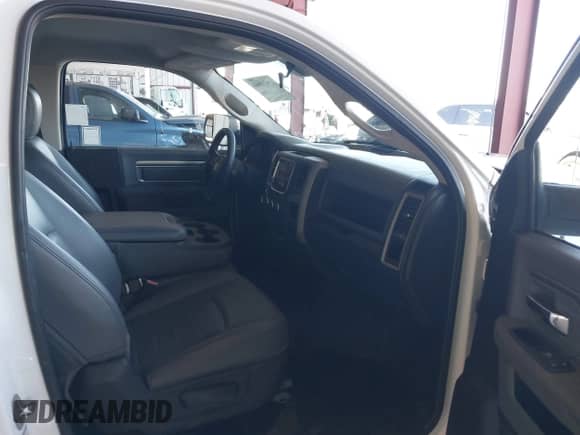 2017 Ram 1500 Tradesman с VIN 3C6JR6DG3HG648869, выставлен на аукционе IAAI как лот 42915960 с пробегом 101 415 миль миль и . История ставок и продаж доступна на DreamBid. Изображение 5.