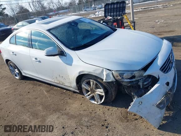 2015 Volvo S60 T5 Drive-E Premier with VIN YV140MFB1F2305578, listed as a IAAI auction lot 41417997 with 114,546 mi miles and . Bid and sale history available at DreamBid. Image 1.