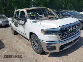 2025 Ram 1500 Limited z VIN 1C6SRFHP5SN556000, wystawiony jako IAAI lot #42295387 z przebiegiem 13 763 mil mil oraz . Historia ofert i sprzedaży dostępna na DreamBid. Obrazek 1.