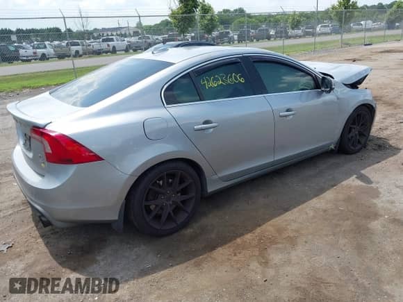 2013 Volvo S60 T6 R-Design Platinum с VIN YV1902FH6D2196210, выставлен на аукционе IAAI как лот 42623606 с пробегом 335 031 миль миль и . История ставок и продаж доступна на DreamBid. Изображение 4.