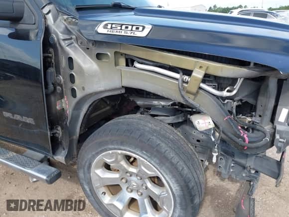 2020 Ram 1500 Big Horn z VIN 1C6RREFT4LN119597, wystawiony jako IAAI lot #42446462 z przebiegiem 82 821 mil mil oraz . Historia ofert i sprzedaży dostępna na DreamBid. Obrazek 18.