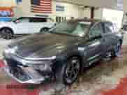 2025 Hyundai Sonata SEL Convenience z VIN KMHL14JAXSA494692, wystawiony jako Copart lot #66190955 z przebiegiem 1 626 mil mil oraz Szkoda całkowita • Salvage title. Historia ofert i sprzedaży dostępna na DreamBid. Obrazek 1.