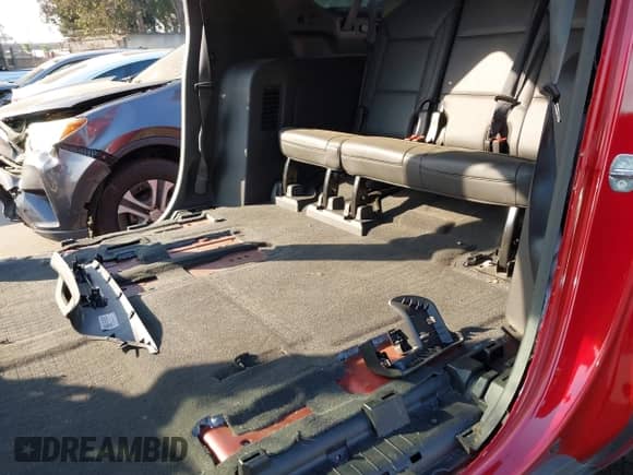 2021 Chevrolet Suburban LT с VIN 1GNSCCKD8MR138864, выставлен на аукционе IAAI как лот 41296984 с пробегом Не указан миль и . История ставок и продаж доступна на DreamBid. Изображение 19.