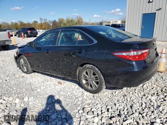 2015 Toyota Camry SE z VIN 4T1BF1FKXFU066963, wystawiony jako Copart lot #82642705 z przebiegiem 179 074 mil mil oraz Szkoda całkowita • Salvage title. Historia ofert i sprzedaży dostępna na DreamBid. Obrazek 2.