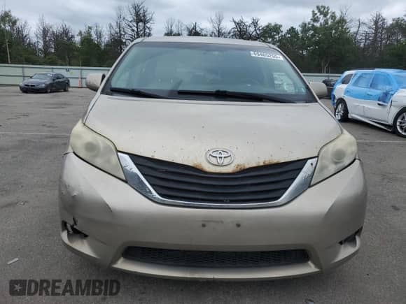 2015 Toyota Sienna LE AAS with VIN 5TDKK3DC6FS641006, listed as a Copart auction lot 69465255 with 200,844 mi miles and Clean title. Bid and sale history available at DreamBid. Image 5.