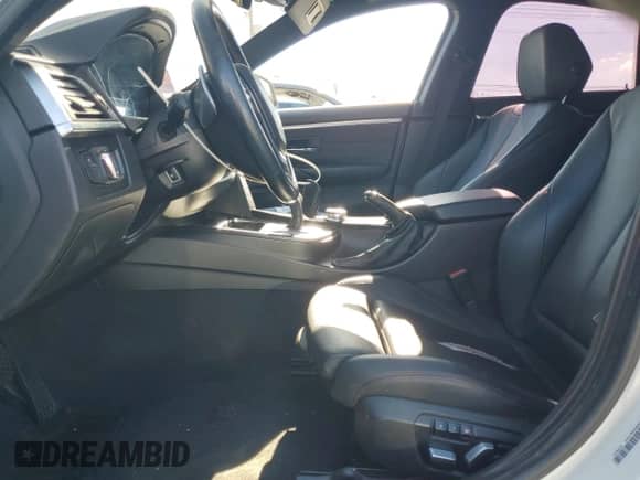 2018 BMW 4 Series 430i z VIN WBA4J1C50JBG75686, wystawiony jako Copart lot #80008105 z przebiegiem 84 504 mil mil oraz Czysty tytuł • Clean title. Historia ofert i sprzedaży dostępna na DreamBid. Obrazek 7.