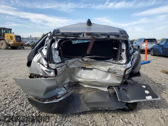 2018 Chevrolet Equinox LT с VIN 2GNAXJEV6J6219734, выставлен на аукционе Copart как лот 84753615 с пробегом 122 217 миль миль и На запчасти • Non repairable. История ставок и продаж доступна на DreamBid. Изображение 6.