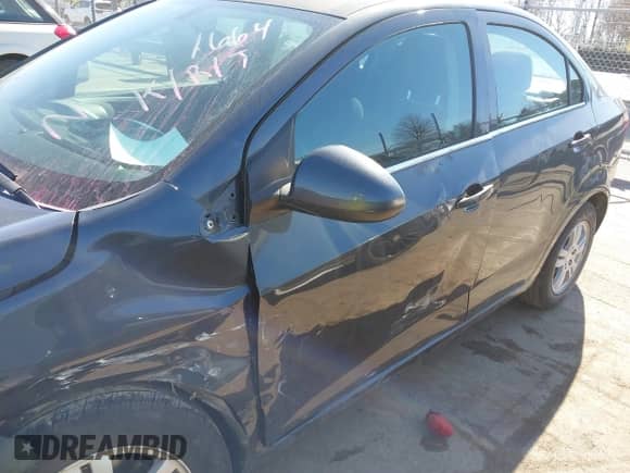 2014 Chevrolet Sonic LT с VIN 1G1JD5SB6E4221664, выставлен на аукционе IAAI как лот 41503794 с пробегом 123 711 миль миль и . История ставок и продаж доступна на DreamBid. Изображение 12.