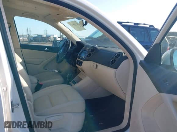 2012 Volkswagen Tiguan S с VIN WVGBV7AX2CW588558, выставлен на аукционе IAAI как лот 42359015 с пробегом 200 070 миль миль и . История ставок и продаж доступна на DreamBid. Изображение 5.