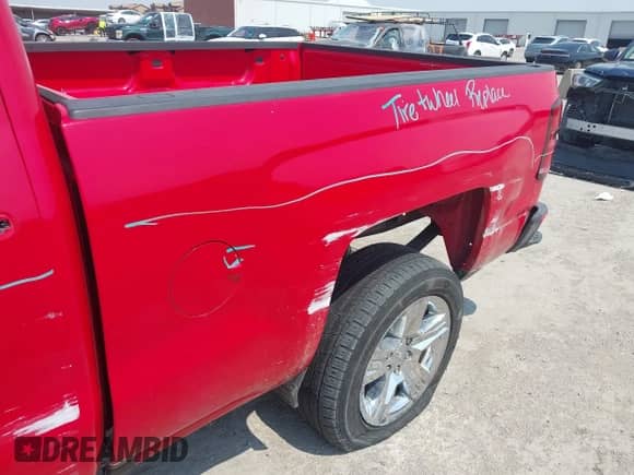 2017 Chevrolet Silverado 1500 Custom с VIN 1GCRCPEC1HZ332692, выставлен на аукционе IAAI как лот 43062790 с пробегом 145 019 миль миль и . История ставок и продаж доступна на DreamBid. Изображение 19.