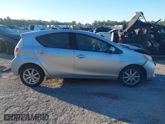 2012 Toyota Prius Four z VIN JTDKDTB33C1021669, wystawiony jako IAAI lot #43428200 z przebiegiem 164 072 mil mil oraz . Historia ofert i sprzedaży dostępna na DreamBid. Obrazek 13.