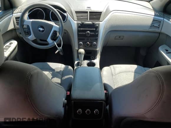 2010 Chevrolet Traverse LS z VIN 1GNLVEED2AS156268, wystawiony jako Copart lot #65607445 z przebiegiem Nie podano mil oraz Czysty tytuł • Clean title. Historia ofert i sprzedaży dostępna na DreamBid. Obrazek 8.