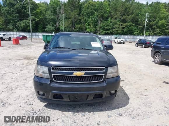 2010 Chevrolet Suburban LT z VIN 1GNUCJE08AR192831, wystawiony jako IAAI lot #42534754 z przebiegiem 165 741 mil mil oraz . Historia ofert i sprzedaży dostępna na DreamBid. Obrazek 12.