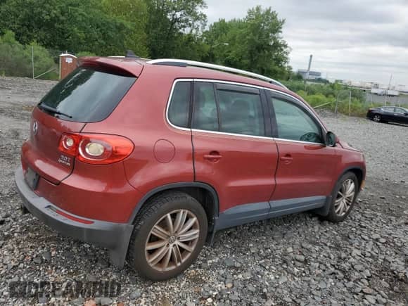 2010 Volkswagen Tiguan SE с VIN WVGBV7AX2AW000641, выставлен на аукционе Copart как лот 65805665 с пробегом 134 584 миль миль и Списание • Salvage title. История ставок и продаж доступна на DreamBid. Изображение 3.