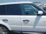 2011 Land Rover Range Rover Sport HSE Lux z VIN SALSK2D49BA704912, wystawiony jako IAAI lot #42583257 z przebiegiem 129 948 mil mil oraz . Historia ofert i sprzedaży dostępna na DreamBid. Obrazek 13.