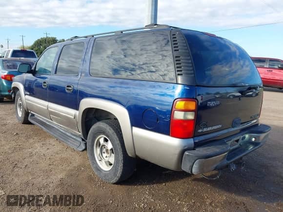2000 Chevrolet Suburban LS with VIN 3GNEC16T8YG135679, listed as a IAAI auction lot 43445734 with 275,949 mi miles and . Bid and sale history available at DreamBid. Image 3.
