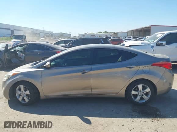 2013 Hyundai Elantra GLS с VIN 5NPDH4AE1DH231994, выставлен на аукционе IAAI как лот 43422067 с пробегом 171 882 миль миль и . История ставок и продаж доступна на DreamBid. Изображение 14.