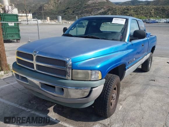 1998 Dodge 1500 with VIN 3B7HF12ZXWG189330, listed as a IAAI auction lot 42057283 with Not provided miles and . Bid and sale history available at DreamBid. Image 2.
