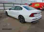 2024 Volvo S60 Plus Dark Theme z VIN 7JRL12FL1RG295087, wystawiony jako IAAI lot #43291625 z przebiegiem 54 858 mil mil oraz . Historia ofert i sprzedaży dostępna na DreamBid. Obrazek 3.