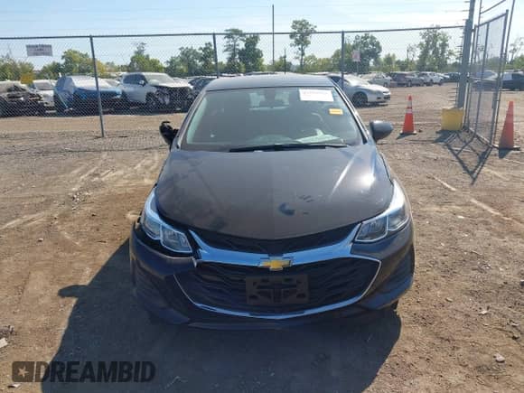 2019 Chevrolet Cruze LS z VIN 1G1BC5SM9K7152097, wystawiony jako IAAI lot #43197925 z przebiegiem 53 996 mil mil oraz . Historia ofert i sprzedaży dostępna na DreamBid. Obrazek 12.
