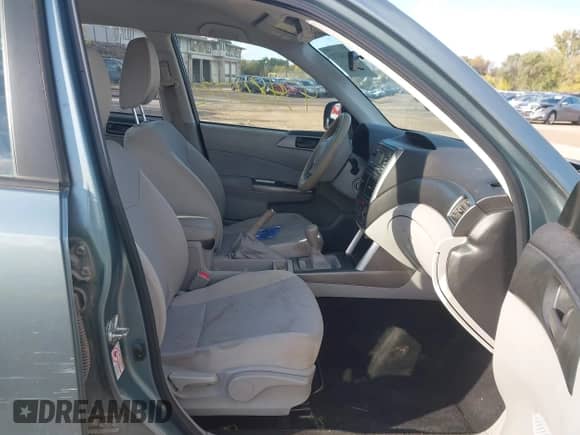 2013 Subaru Forester X z VIN JF2SHABC2DG404463, wystawiony jako IAAI lot #43484772 z przebiegiem 124 406 mil mil oraz . Historia ofert i sprzedaży dostępna na DreamBid. Obrazek 5.