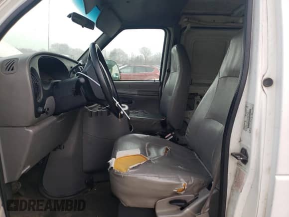 2000 Ford Econoline Cargo with VIN 1FTRE142XYHB89604, listed as a Copart auction lot 42028215 with 209,397 mi miles and Salvage title. Bid and sale history available at DreamBid. Image 7.