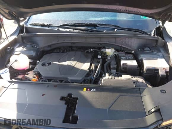 2025 Kia Sorento LX with VIN 5XYRG4JC7SG388991, listed as a IAAI auction lot 42677313 with 7,983 mi miles and . Bid and sale history available at DreamBid. Image 10.