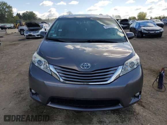 2015 Toyota Sienna XLE with VIN 5TDYK3DC6FS534791, listed as a Copart auction lot 84202225 with 211,521 mi miles and Salvage title. Bid and sale history available at DreamBid. Image 5.