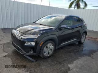 2021 Hyundai Kona SEL z VIN KM8K23AG4MU134990, wystawiony jako Copart lot #87367625 z przebiegiem 98 731 mil mil oraz Czysty tytuł • Clean title. Historia ofert i sprzedaży dostępna na DreamBid. Obrazek 1.