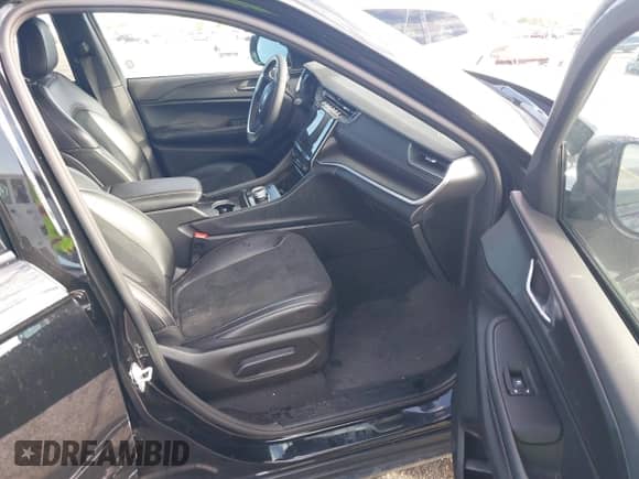 2024 Jeep Grand Cherokee Altitude with VIN 1C4RJHAG1R8506966, listed as a IAAI auction lot 41677936 with 29,764 mi miles and . Bid and sale history available at DreamBid. Image 5.