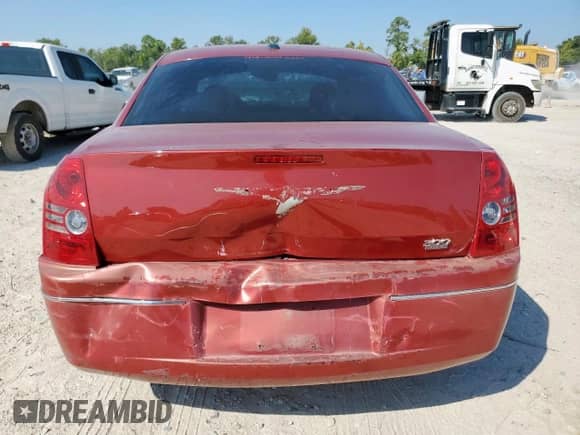 2010 Chrysler 300 Touring с VIN 2C3CA5CV6AH330886, выставлен на аукционе Copart как лот 81958775 с пробегом 235 123 миль миль и Списание • Salvage title. История ставок и продаж доступна на DreamBid. Изображение 6.