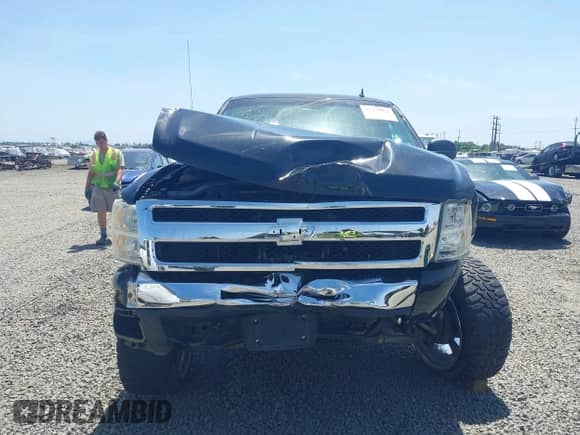 2011 Chevrolet Silverado 1500 LS z VIN 3GCPKREA6BG291312, wystawiony jako IAAI lot #42471331 z przebiegiem 171 323 mil mil oraz . Historia ofert i sprzedaży dostępna na DreamBid. Obrazek 12.