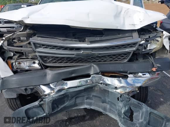 2005 Chevrolet Silverado 2500HD Work Truck with VIN 1GBHC24U55E306015, listed as a IAAI auction lot 43353745 with 107,546 mi miles and . Bid and sale history available at DreamBid. Image 6.