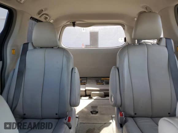 2013 Toyota Sienna XLE с VIN 5TDDK3DC5DS067312, выставлен на аукционе Copart как лот 80284705 с пробегом 179 791 миль миль и Чистый • Clean title. История ставок и продаж доступна на DreamBid. Изображение 10.
