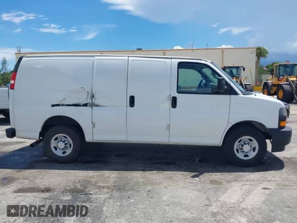 2018 Chevrolet Express Cargo с VIN 1GCWGAFP6J1304221, выставлен на аукционе IAAI как лот 43060353 с пробегом 204 808 миль миль и . История ставок и продаж доступна на DreamBid. Изображение 13.