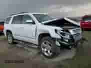 2019 Chevrolet Tahoe LT z VIN 1GNSKBKC0KR267652, wystawiony jako Copart lot #59991395 z przebiegiem 65 479 mil mil oraz Szkoda całkowita • Salvage title. Historia ofert i sprzedaży dostępna na DreamBid. Obrazek 15.