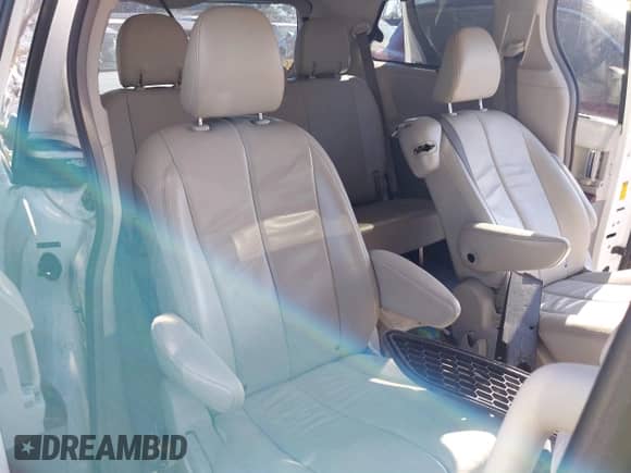 2013 Toyota Sienna XLE AAS with VIN 5TDYK3DC1DS341977, listed as a IAAI auction lot 41418311 with Not provided miles and . Bid and sale history available at DreamBid. Image 8.