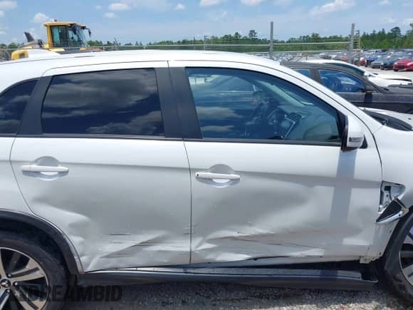 2021 Mitsubishi Outlander ES z VIN JA4ARUAUXMU019523, wystawiony jako IAAI lot #42336090 z przebiegiem 62 633 mil mil oraz . Historia ofert i sprzedaży dostępna na DreamBid. Obrazek 13.