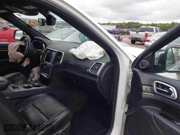 2018 Jeep Grand Cherokee Overland with VIN 1C4RJFCG1JC405736, listed as a IAAI auction lot 43296562 with 91,589 mi miles and . Bid and sale history available at DreamBid. Image 5.