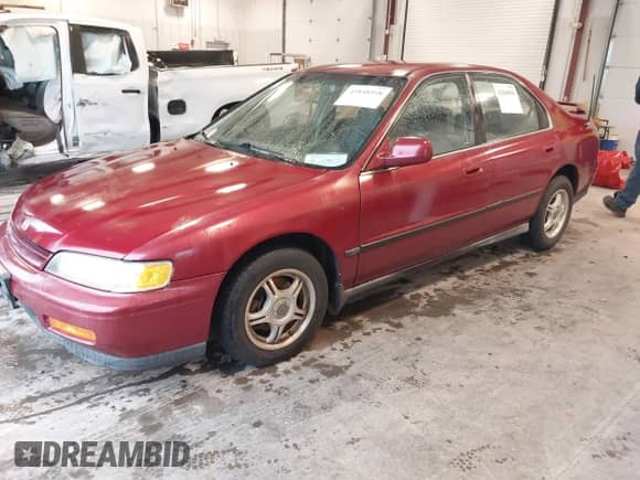 1994 Honda Accord LX с VIN 1HGCD563XRA131476, выставлен на аукционе IAAI как лот 41848998 с пробегом 109 243 миль миль и . История ставок и продаж доступна на DreamBid. Изображение 2.