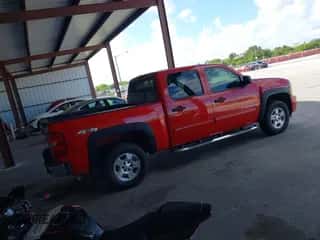 2009 Chevrolet Silverado 1500 LT z VIN 3GCEK233X9G119183, wystawiony jako IAAI lot #43419047 z przebiegiem 156 390 mil mil oraz . Historia ofert i sprzedaży dostępna na DreamBid. Obrazek 4.