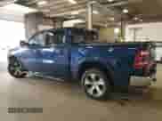 2020 Ram 1500 Laramie z VIN 1C6SRFJT2LN302317, wystawiony jako Copart lot #70619615 z przebiegiem 84 782 mil mil oraz Szkoda całkowita • Salvage title. Historia ofert i sprzedaży dostępna na DreamBid. Obrazek 2.