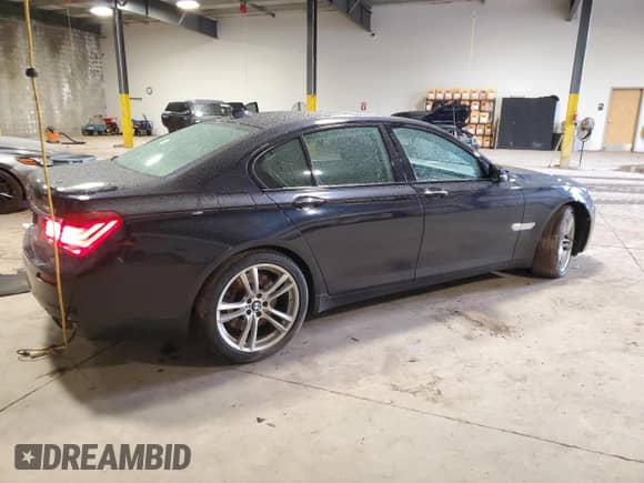 2014 BMW 7 Series 750i xDrive с VIN WBAYB6C55ED224739, выставлен на аукционе Copart как лот 84935364 с пробегом 173 805 миль миль и Списание • Salvage title. История ставок и продаж доступна на DreamBid. Изображение 3.