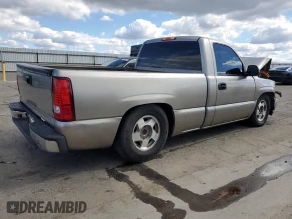 2000 Chevrolet Silverado 1500 with VIN 1GCEC14V5YZ302142, listed as a Copart auction lot 86824055 with 348,622 mi miles and Salvage title. Bid and sale history available at DreamBid. Image 3.
